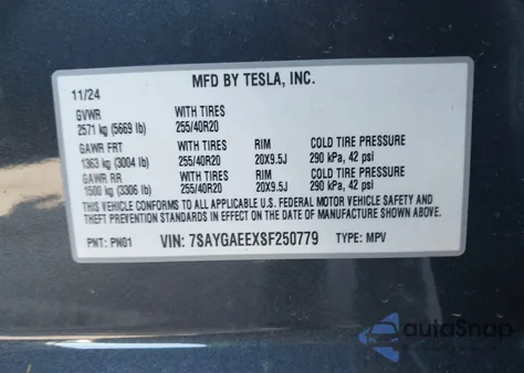 2025 Tesla Model Y Long Range Dual Motor All-Wheel Drive z USA, uszkodzony, nr VIN 7SAYGAEEXSF250779